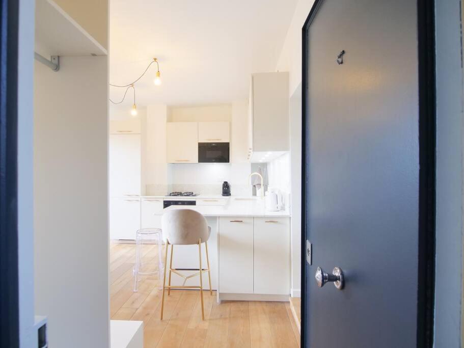 Charme Et Modernite Au Coeur Du Quartier St Louis Apartment Версал Екстериор снимка