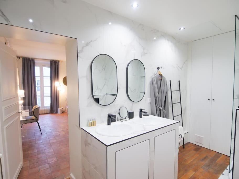 Charme Et Modernite Au Coeur Du Quartier St Louis Apartment Версал Екстериор снимка