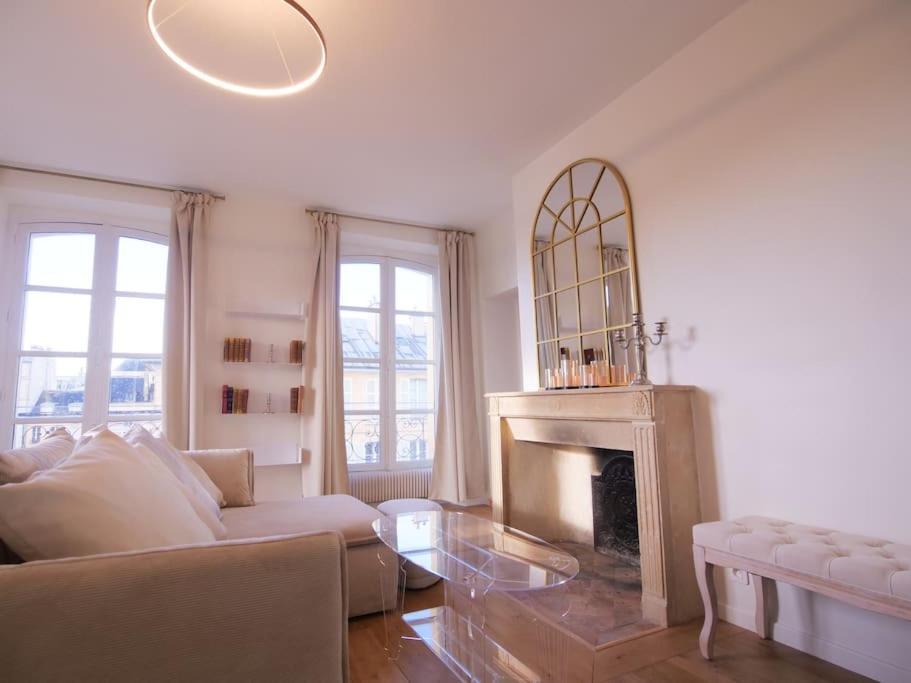 Charme Et Modernite Au Coeur Du Quartier St Louis Apartment Версал Екстериор снимка