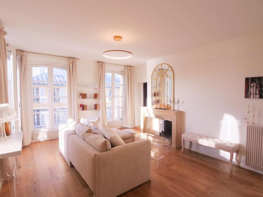 Charme Et Modernite Au Coeur Du Quartier St Louis Apartment Версал Екстериор снимка